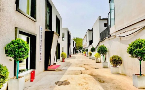 住总塘悦影视小镇环境图